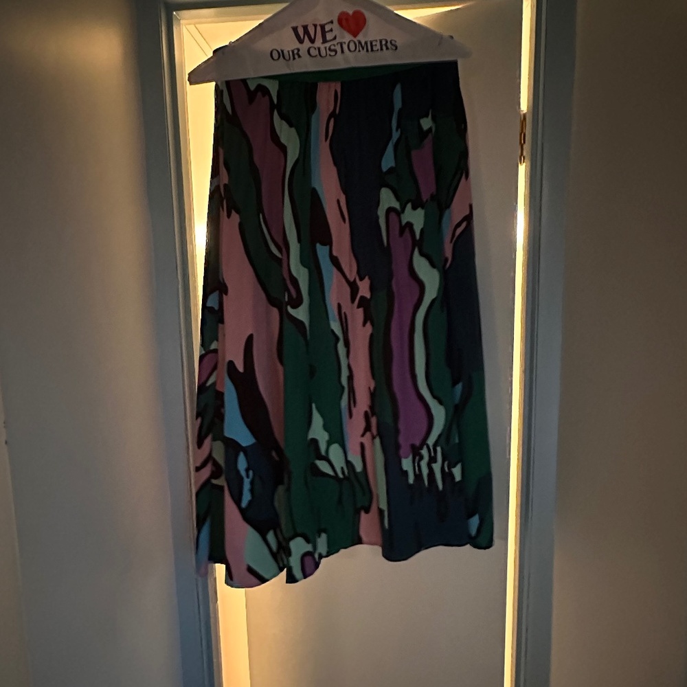 Excellent condition MIDI length multi color skirt —xxl